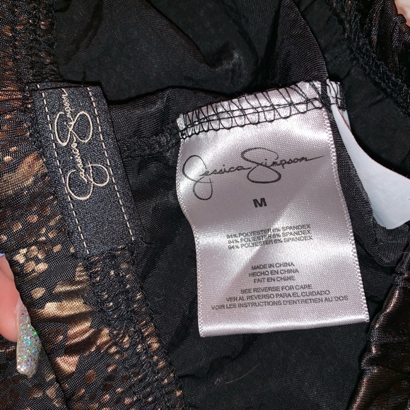 ❗️SOLD❗️ FAUX Aligator Skin Print Leggings - Picture 6 of 9